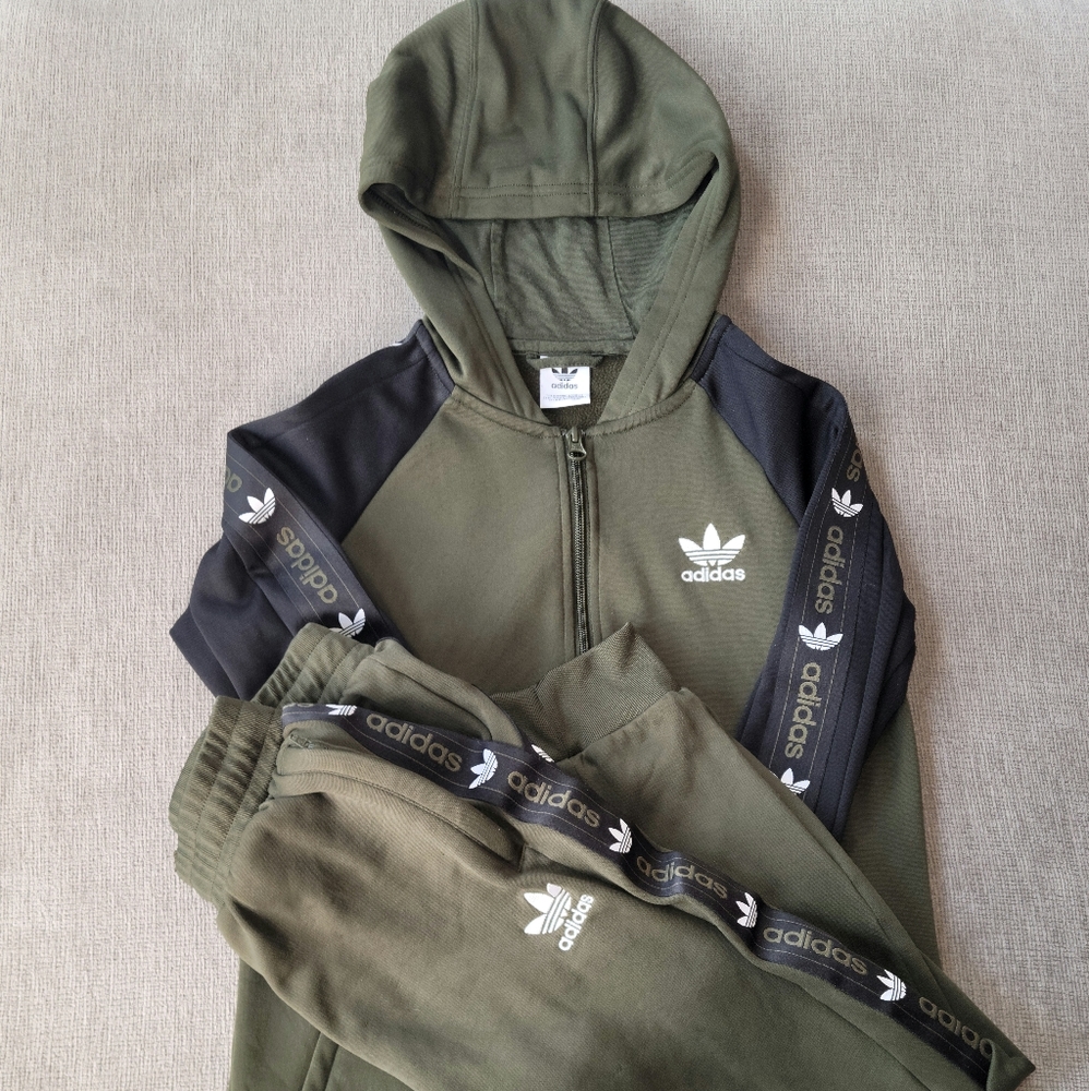 Track suit - Picture 3 of 5
